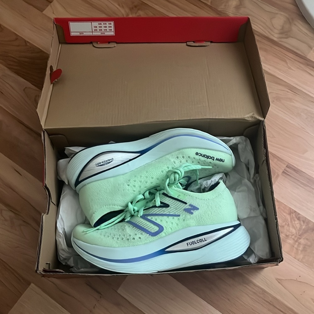 New Balance FuelCell SuperComp Trainer 'Vibrant Spring Glow Violet'
